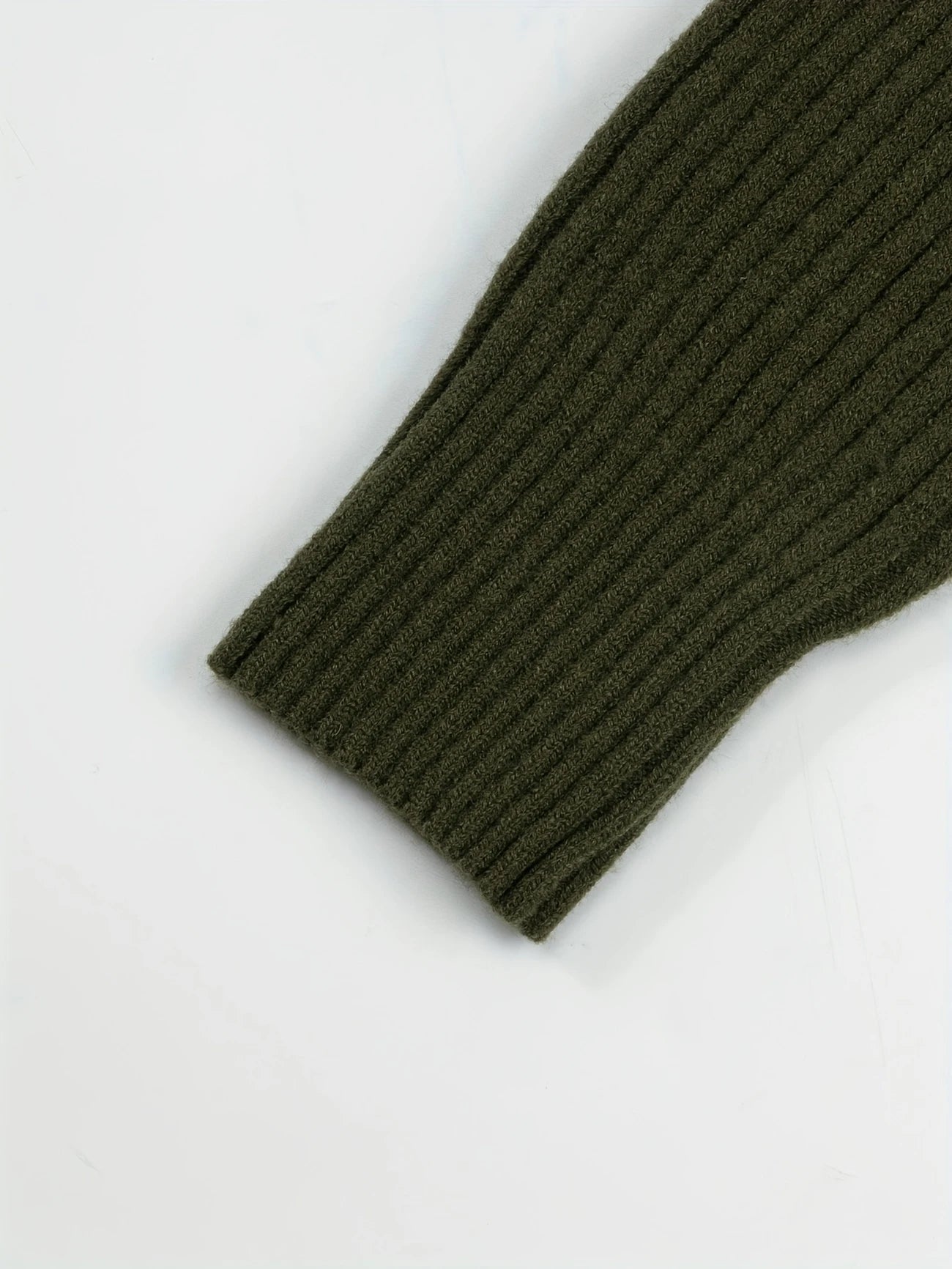 French Vintage V-Neck Sweater – Belted Fit